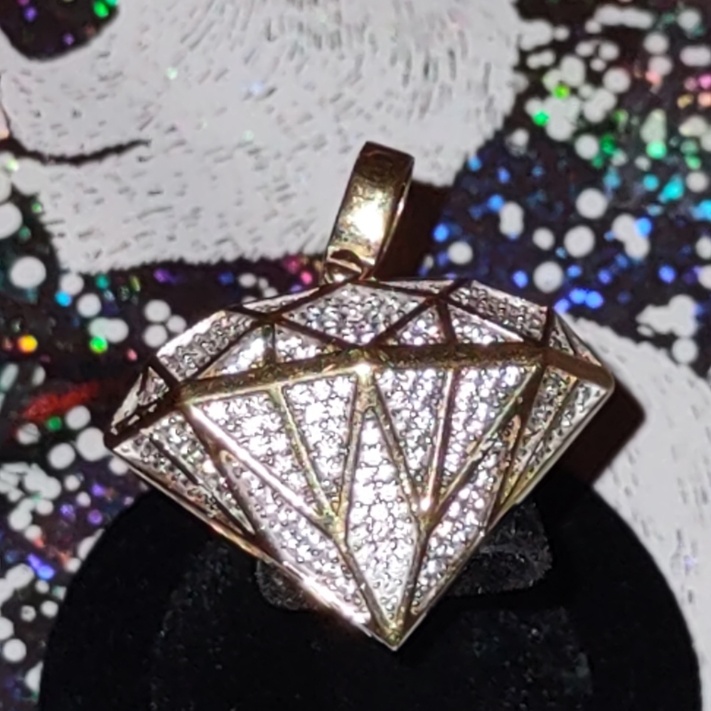 DIAMOND studded 10 k pendant